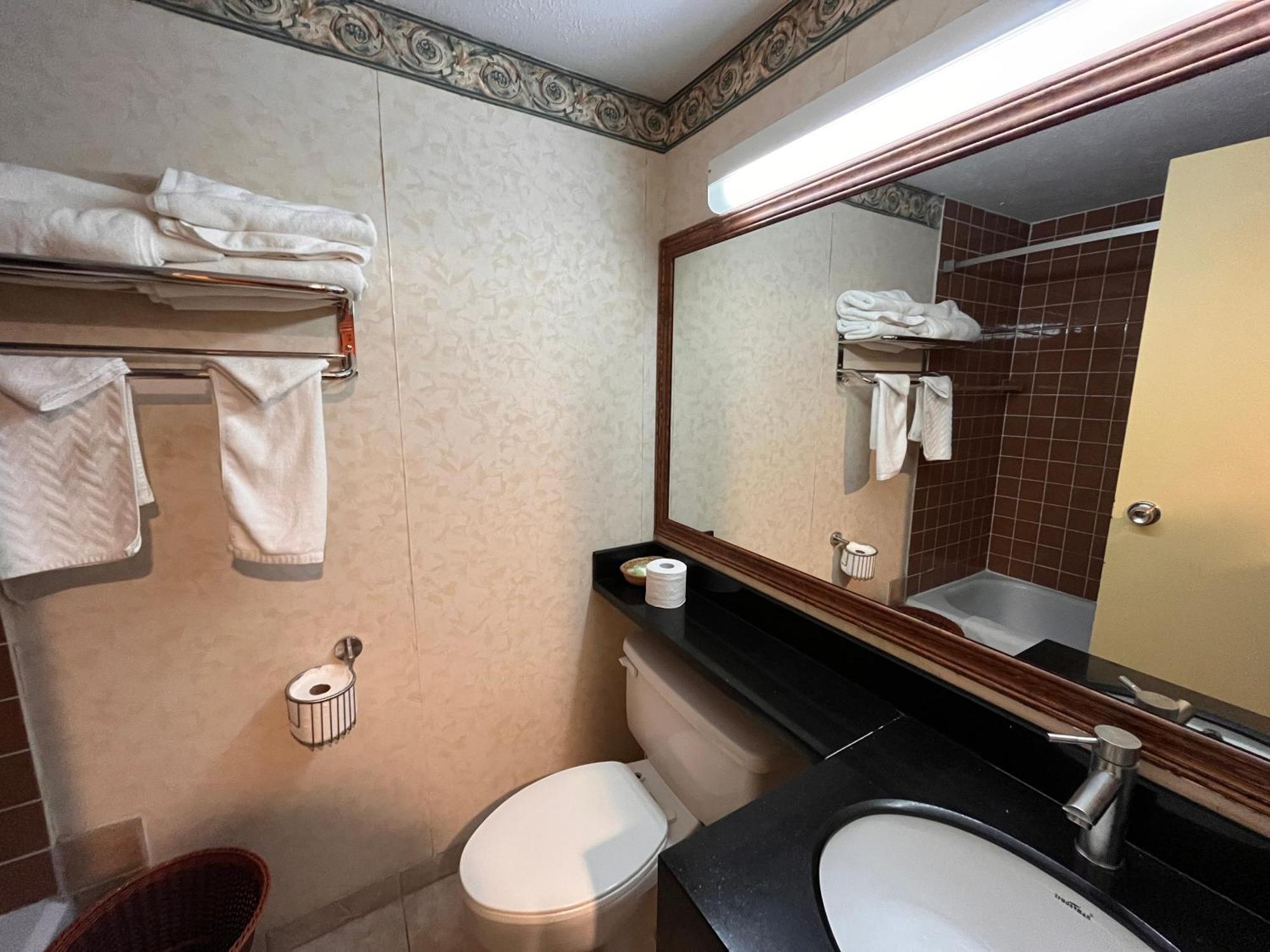 Hotel Cowansville Room photo