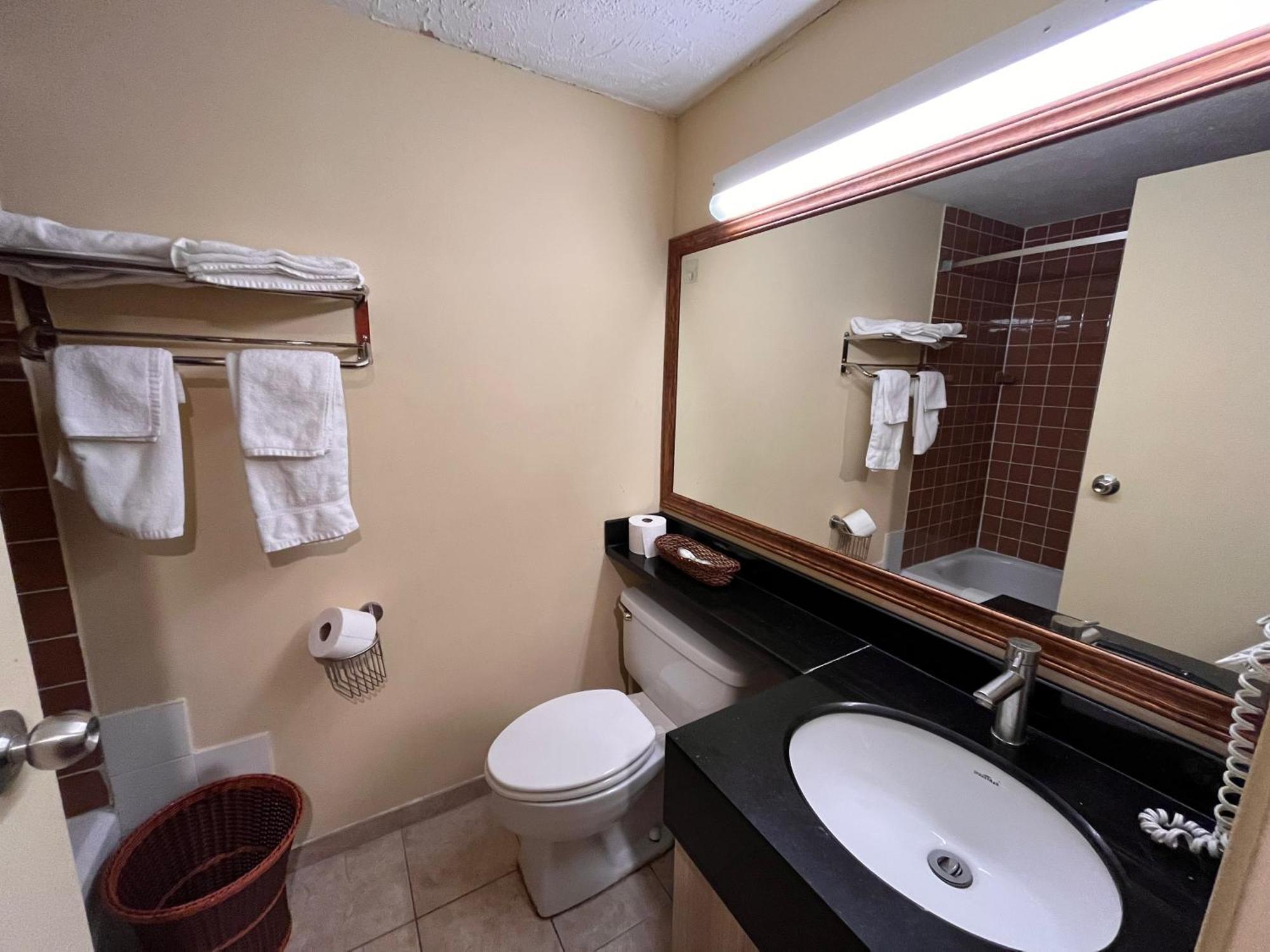 Hotel Cowansville Room photo